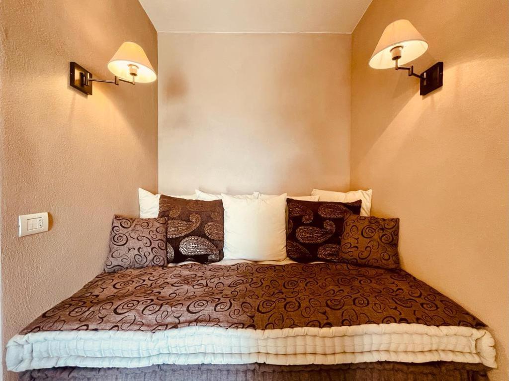 Suite Villa Aurelj バローロ エクステリア 写真